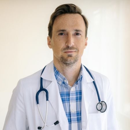 Pulmonologist and General Medicine Doctor Juan Pablo Reig at mymedica medical clinic in Valencia