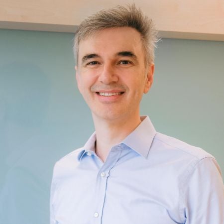 Oral and maxillofacial surgeon Gonzalo Perez-Herrezuelo at mymedica medical clinic in Valencia